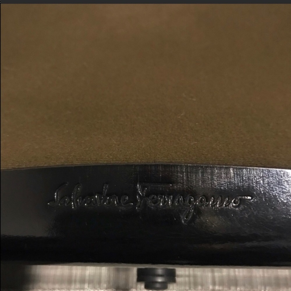 Salvatore Ferragamo like new gorgeous hobo - Picture 8 of 10